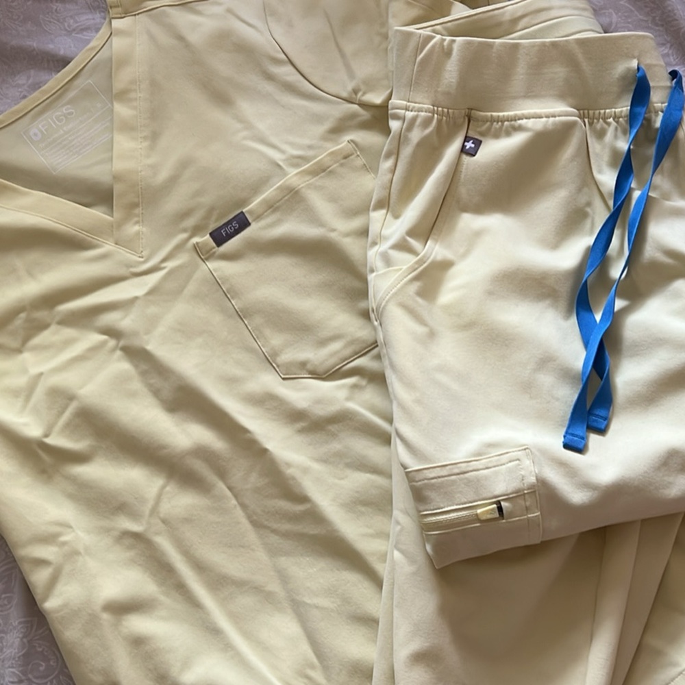Limited Edition Figs Light Yellow Scrub Set